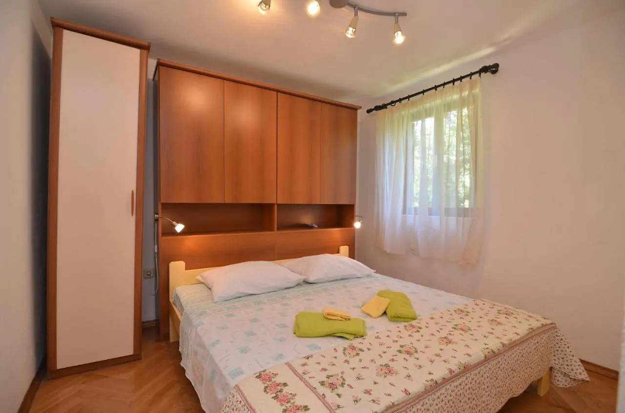 Apartment In Petrcane/Zadar Riviera 7908  ペトルチャネ
